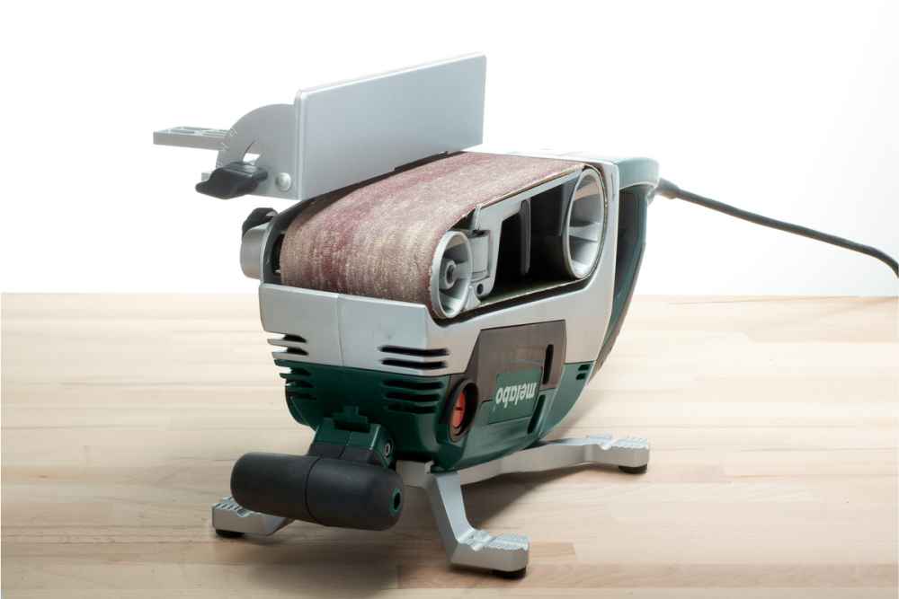 Metabo BAE 75 Bandschleifer mit Maschinenstäder und STARTERSET Schleifband zum Mehrwert von ca. 15 Euro